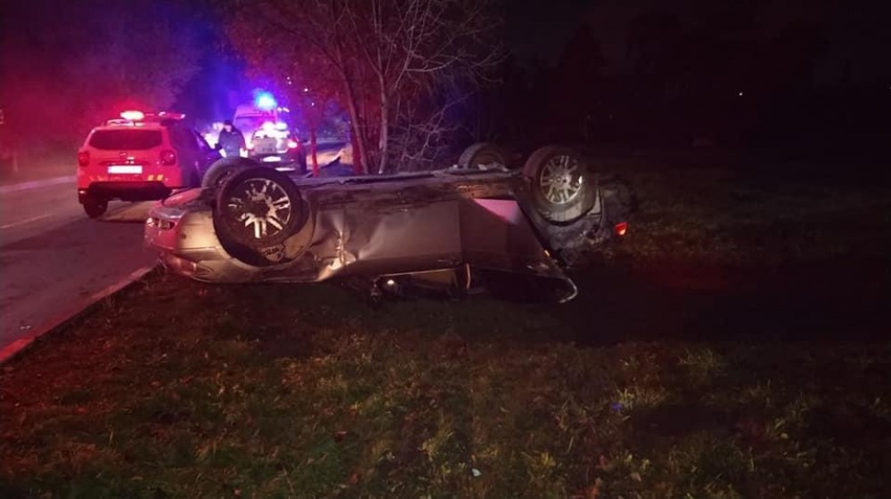 FOTO // Tragedie la Bălți. O șoferiță băută a răsturnat un BMW plin cu copii